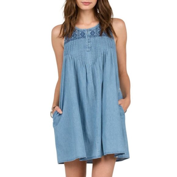 🌻 VOLCOM Cham Hey Chambray Denim Embroidered Mini Dress Medium - Picture 2 of 9